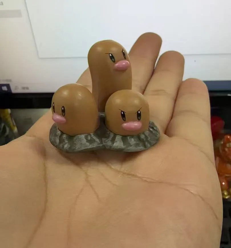 4cm Anime Pokemon Kawaii Niedliche Rote und Dugtrio Manga-Statue PVC Desktop-Actionfigur PVC-Dekoration Sammlermodell Figur zum Spielen