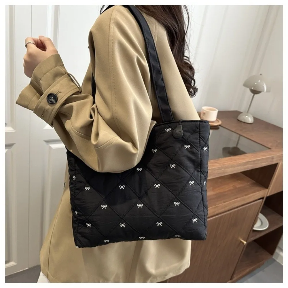 Fashion Large Capacity Quilted Tote Bag Solid Color Bow Embroidery Shoulder Bag Argyle Pattern Lightweight Zipper Bag view 5