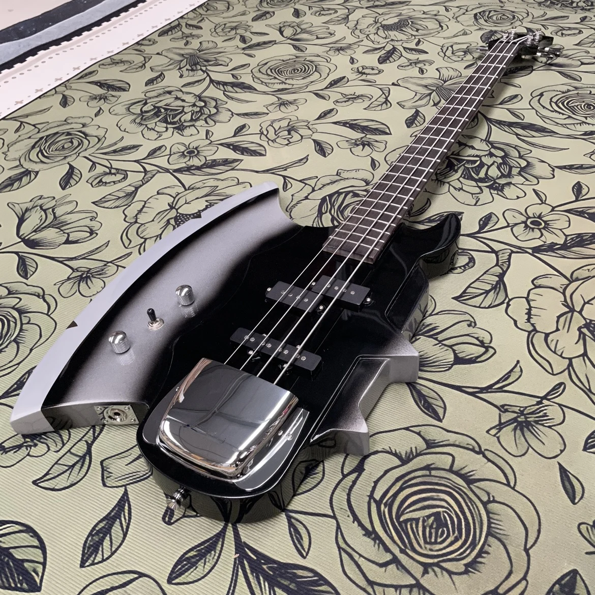 4-string electric bass guitar, with a rich, full-bodied mahogany body guitars ,and left-handed friendly design guitarra view 4