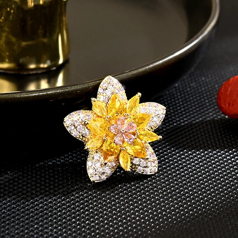 Small brooch with micro-set zirconia golden flowers, niche and exquisite, small triangular floral pin, brooch accessory