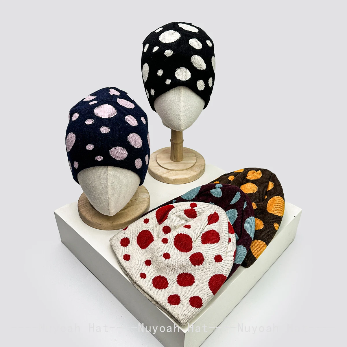 

New Men Women Korean Jacquard Polka Dot Knitted Hats Warm Personal Fashion Niche Beanies Retro Versatile Outdoor Cycling Casual