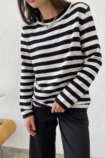 

Versatile Classic Retro Striped Pullover Sweater Round Neck Casual Simple Contrasting Striped Long Sleeved Knitted Sweater