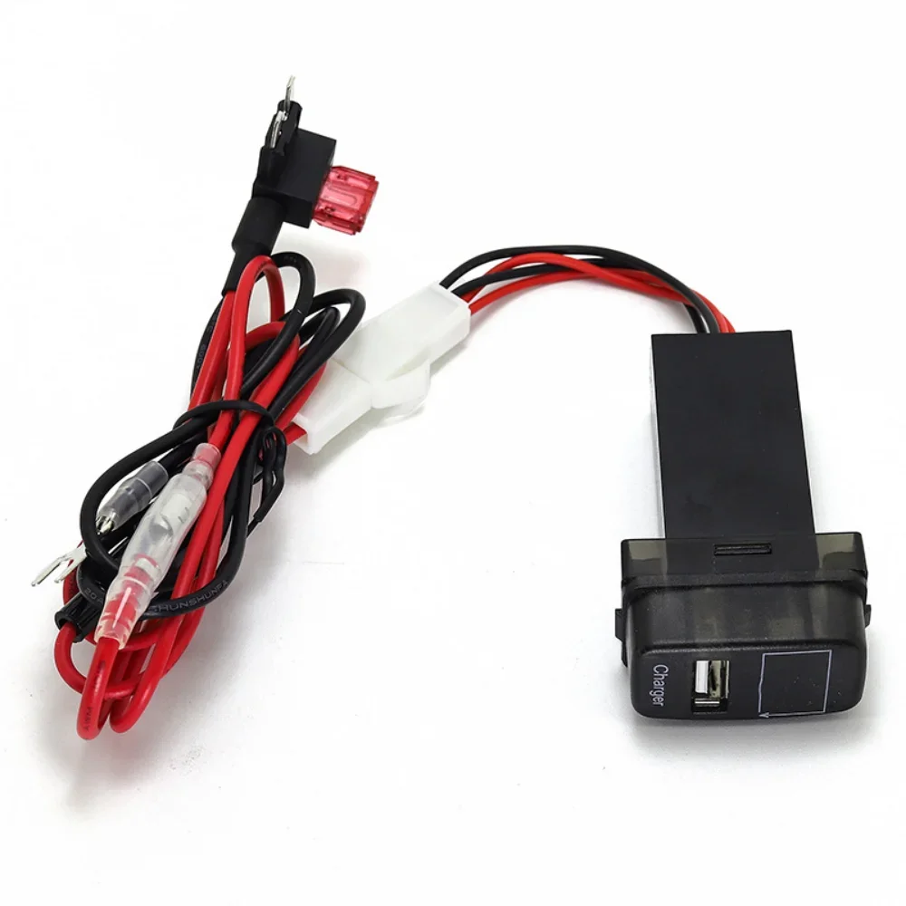 For Mitsubishi Auto Series Retrofitting and Upgrading Nondestructive Installation Car Charger with Voltage Display USB Charger
