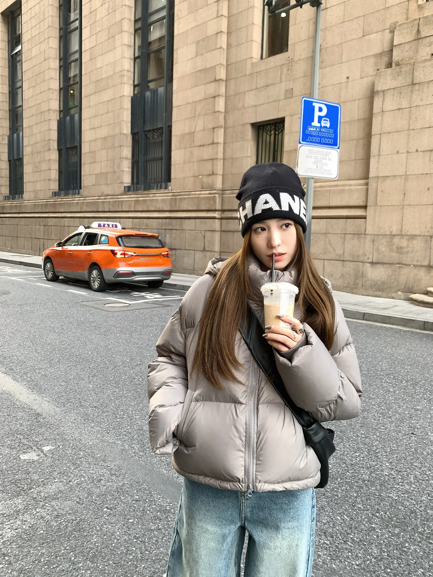 

Мягкая европейская пуховая куртка Hhi с капюшоном для женщин, зимняя, теплая, короткая, белая, стандартный крой