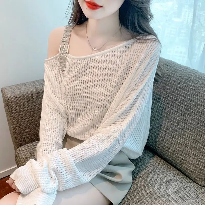 ソリッドカラー長袖ニットセータープルオーバー婦人服早春 2025 新しい中空アウト薄い日焼け止めトップ