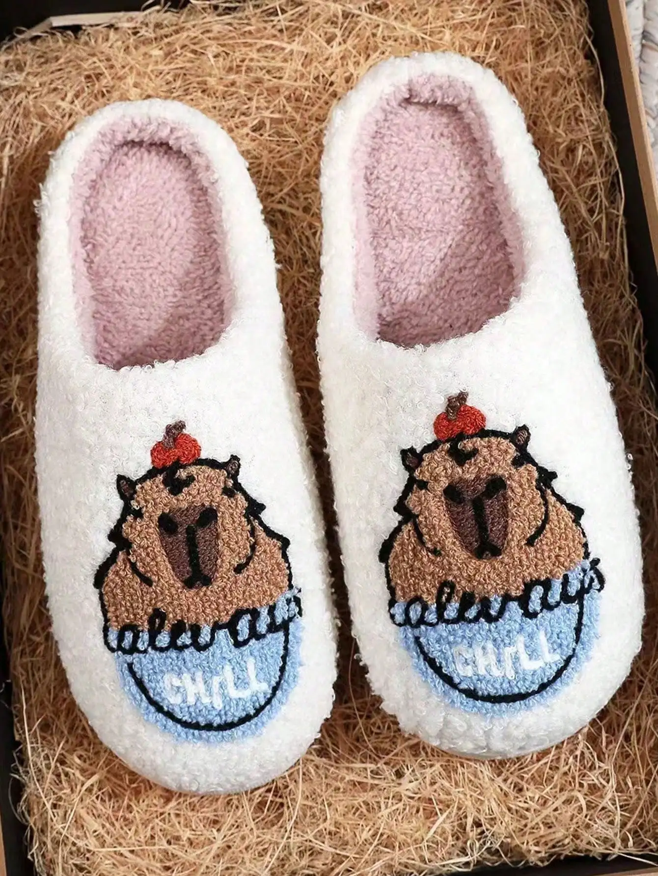 

Women's Cute Capybara Embroidery Fluffy Slippers Winter Warm Non-Slip Closed Toe Plush House Slippers for Indoor Bedroom
