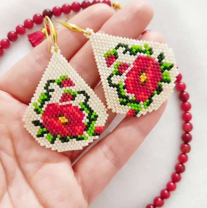 

2025 Handmade Bead Earring Water Drop Flowers Design Originality Hand Knitting Bohemia Beaded Earrings for Women