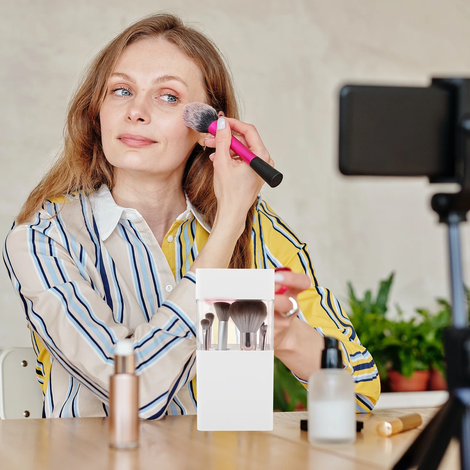 Makeup Brush Organizer Transparent Plastic Brush Holder Dustproof Bucket for Eyeliners Eyebrow Pencils Makeup Tool