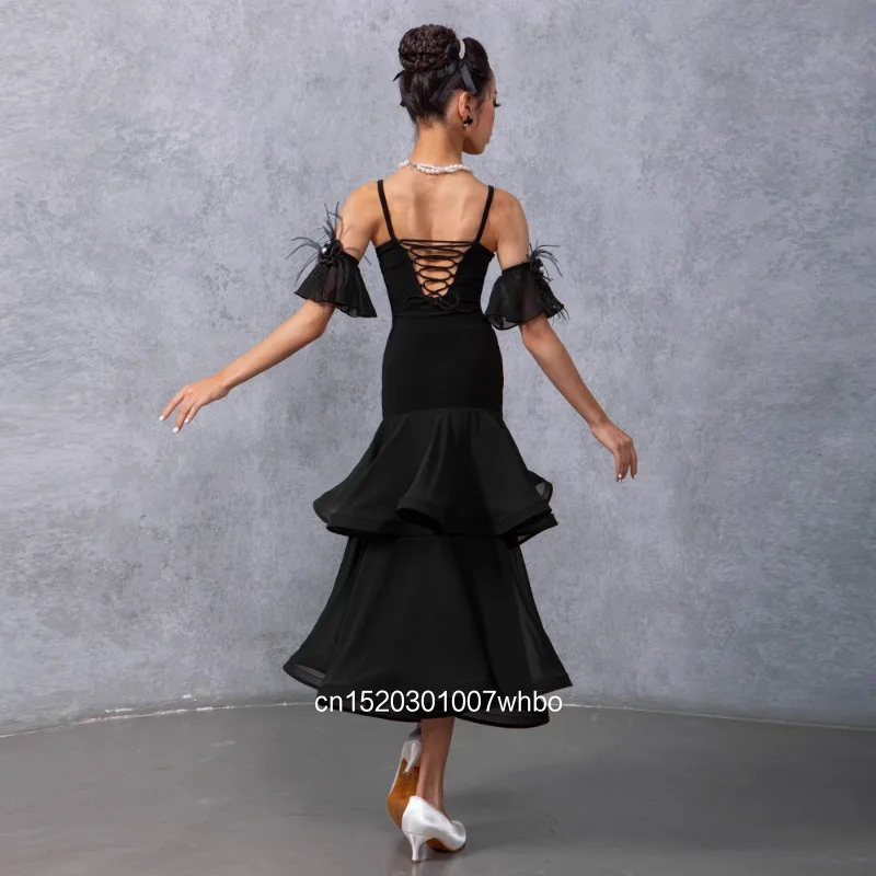 Pas een tweedelige set Latijnse moderne kunstexamendanskostuums aan, dubbellaagse grote schommelrok voor nationale standaarddans