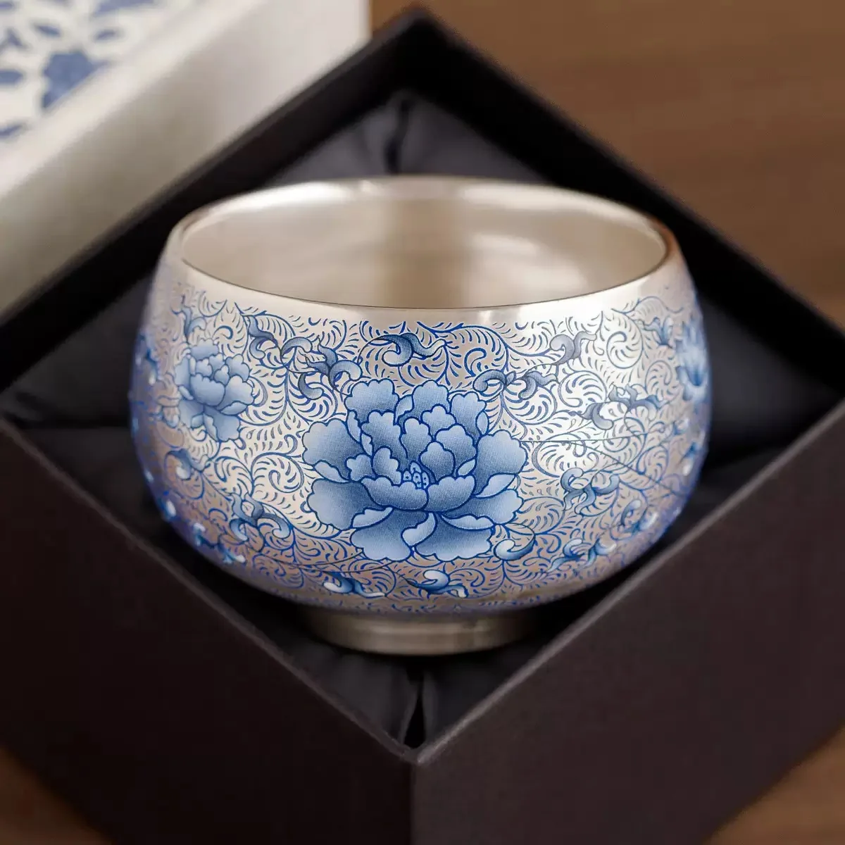 

135ML Blue and White Tangled Lotus Hand-painted Silver 999 Silver Teacup Personal Exclusive Master Cup KungFu TeaSet TeaCup Gift