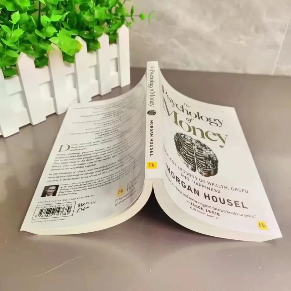 طبعة إنجليزية لعلم الأموال من تأليف مورغان هاوسل - تدريب عقلية الاستثمار، فكرة هدية لكتاب التمويل الشخصي