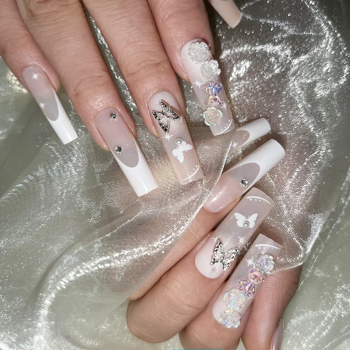 24 Uds. De uñas postizas decoradas con flores y mariposas, cubierta completa extraíble, diamantes de imitación de lujo, prensa acrílica en uñas,