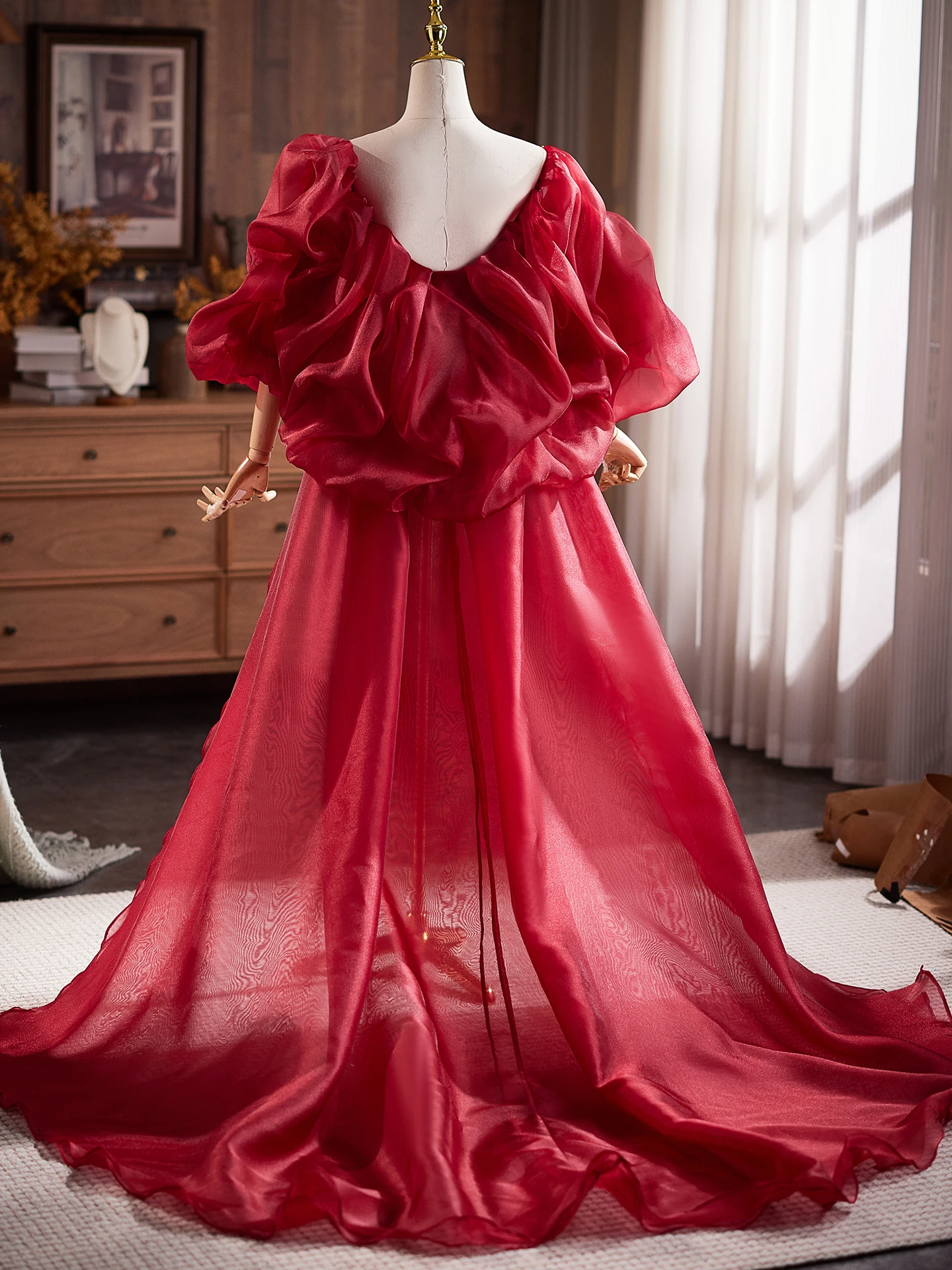 chale-de-soiree-rouge-fait-main-avec-grande-traine-accessoire-de-performance-pour-hotesse-photographie-accessoires-de-mode-haut-de-gamme