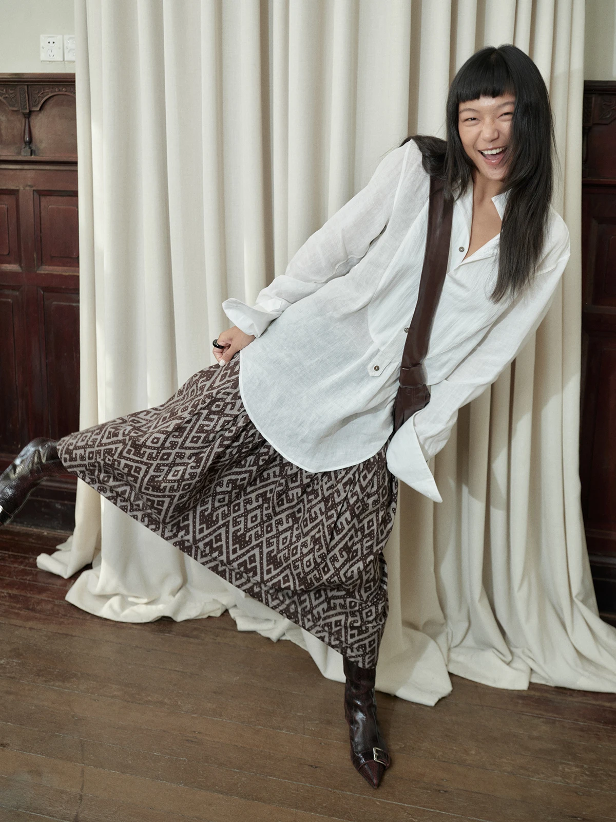 

Льняная рубашка Molin Maison из плотного материала, белая, с открытым воротником, в стиле пэчворк, для повседневной носки, свободного кроя, однотонная