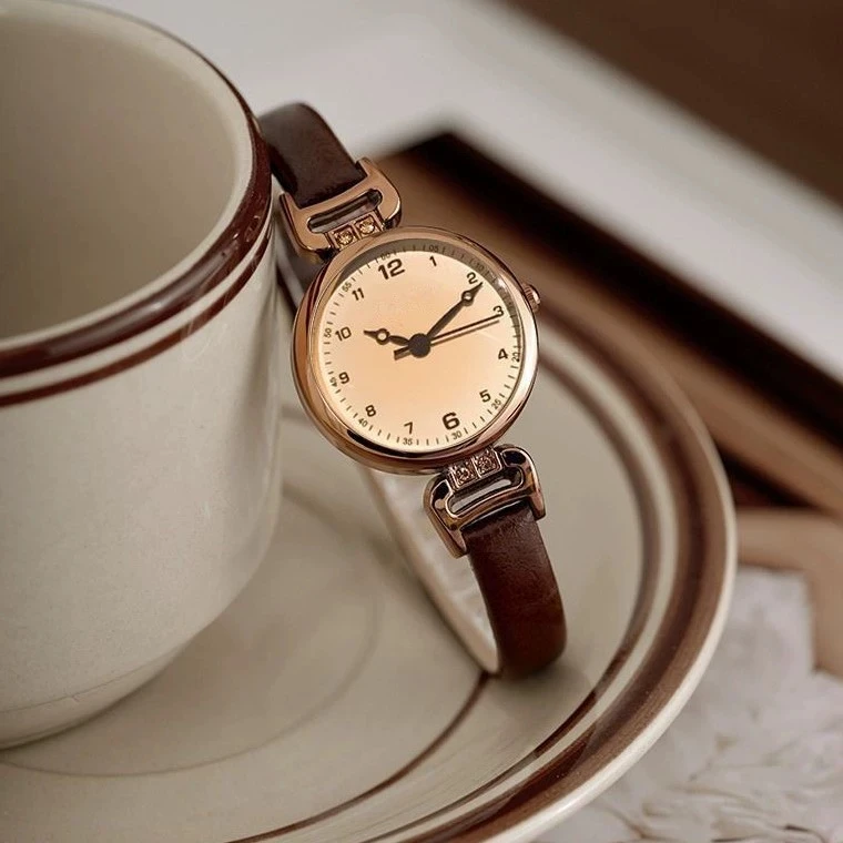 

Новые модные роскошные женские часы для студентов, элегантные кожаные кварцевые часы в стиле ретро для девочек, подарки, женские наручные часы Reloj Mujer