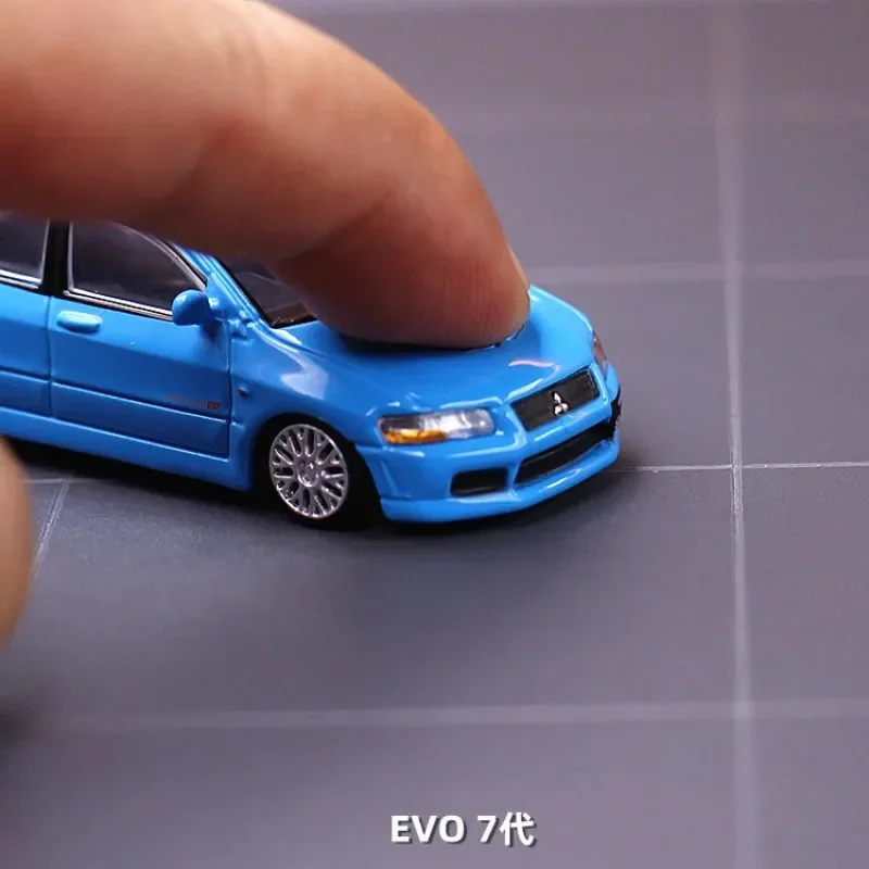 JKM 1/64 Mitsubishi EVO 7 Modello di auto sportiva in lega Modello di veicoli pressofusi Scorrevole ammortizzante Simulazione da collezione Giocattolo