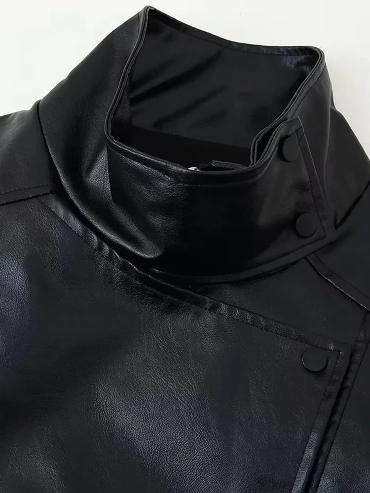 سترة نسائية موضة شتاء 2025 جديدة فضفاضة من الجلد الصناعي بأكمام طويلة وياقة واقفة سترة جلدية للنساء