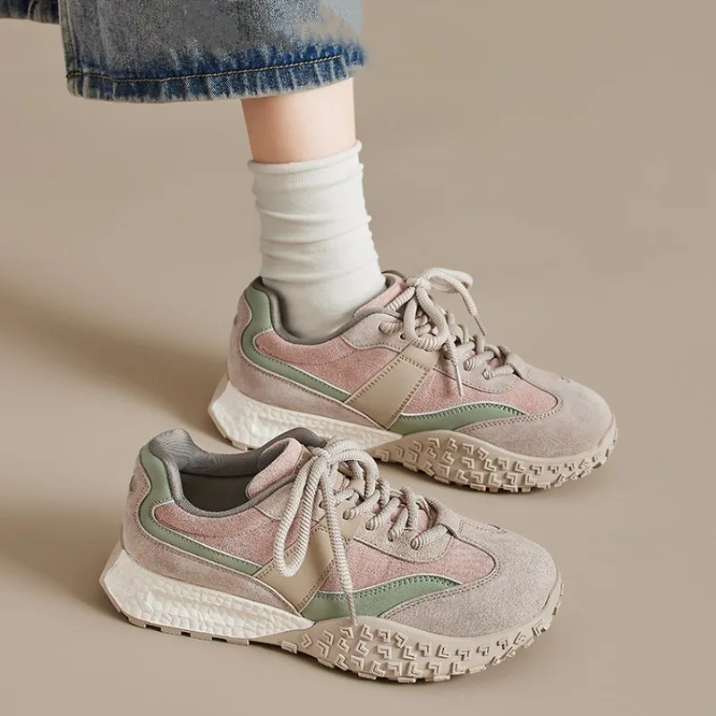 

Women's 2025 Spring/Autumn New Lightweight Soft Soled Non Tiring Sports Shoes Thick Soled Travel Casual Shoes Versatile