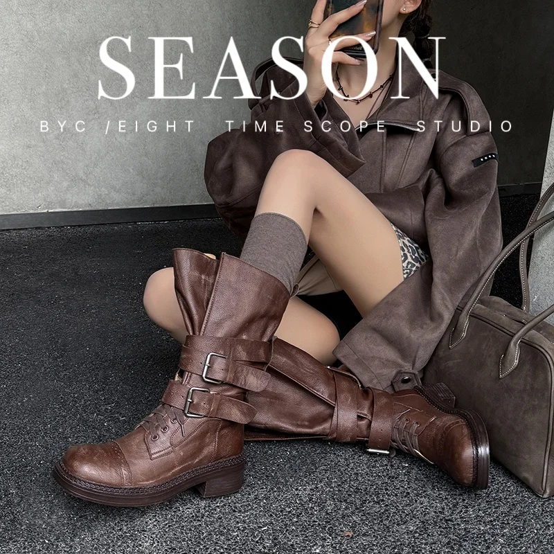 

2026новые осенне-зимние женские ботинки до середины икры, кожаные мотоциклетные ботинки из спилка высотой 22-25 см с круглым носком и пряжкой на ремне на шнуровке, ботинки на платформе