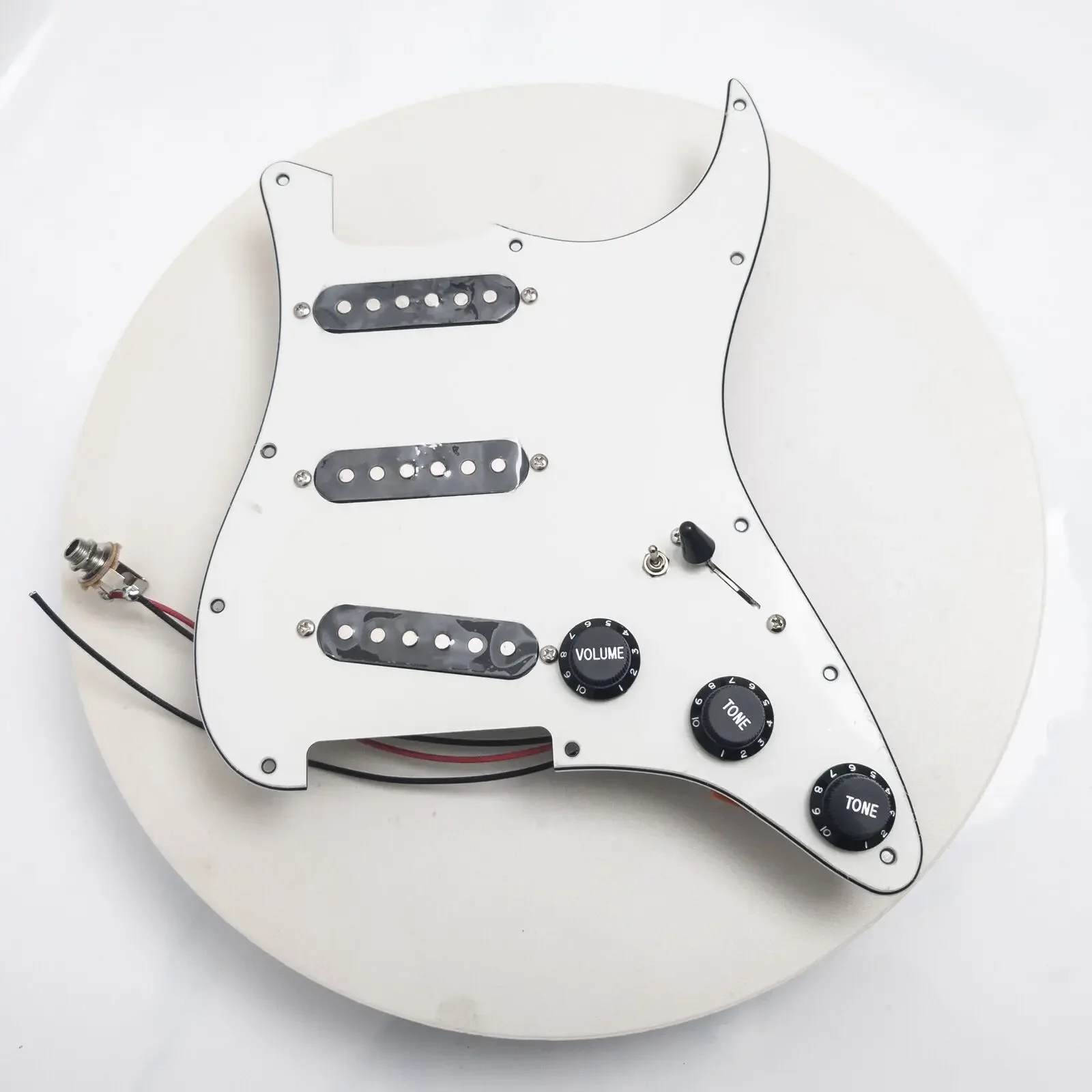 

Guitar Prewired Loaded Pickguard Set White with SSS Single Coil Pickups for ST 11 Hole Guitar Accessoires