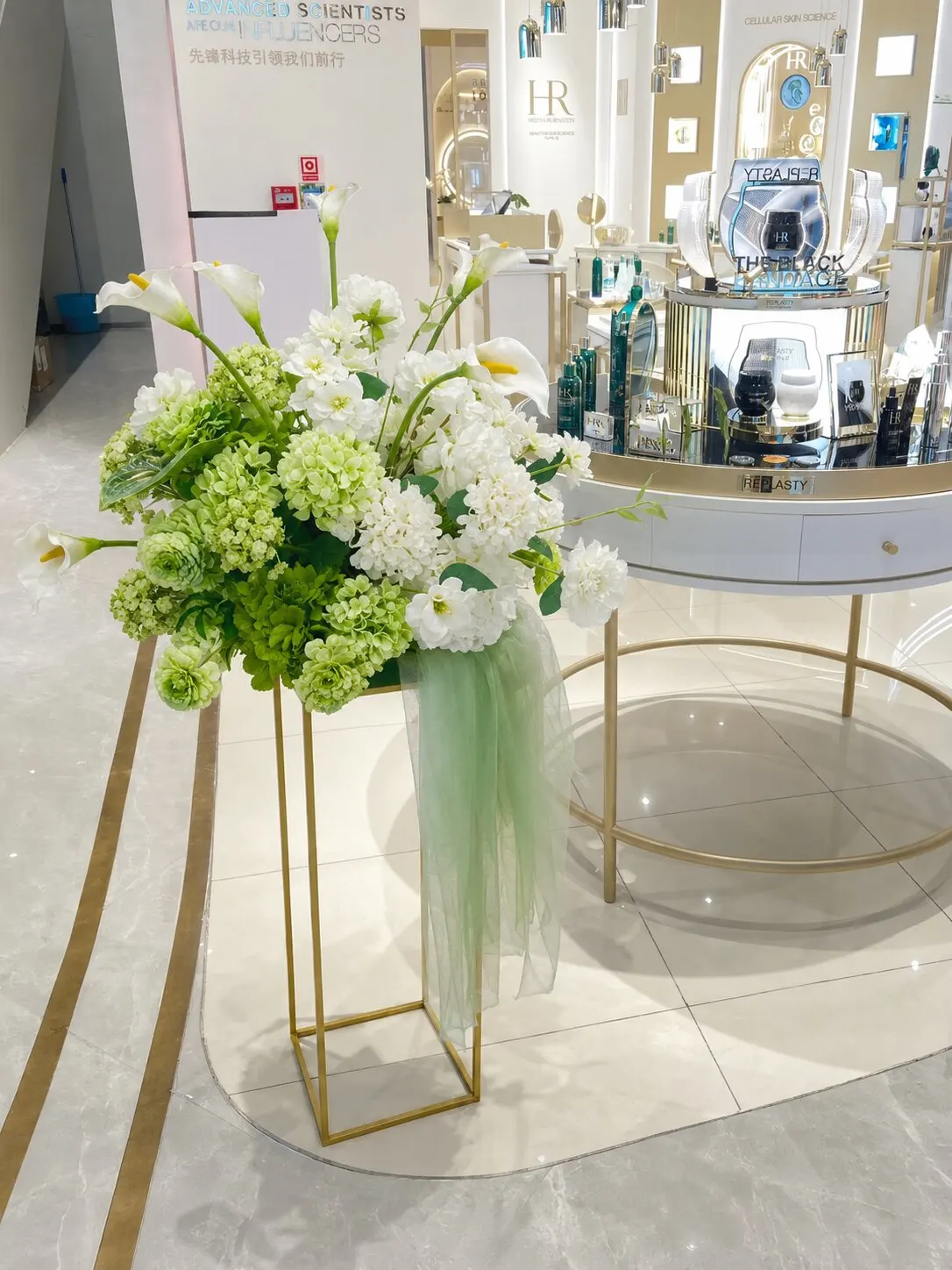 5D Künstliche grün-weiße Hortensien-Kallablumen-Arrangement Hochzeitstisch-Mittelstück Blumenball-Dekoration Gangführung-Requisiten – Detail 6