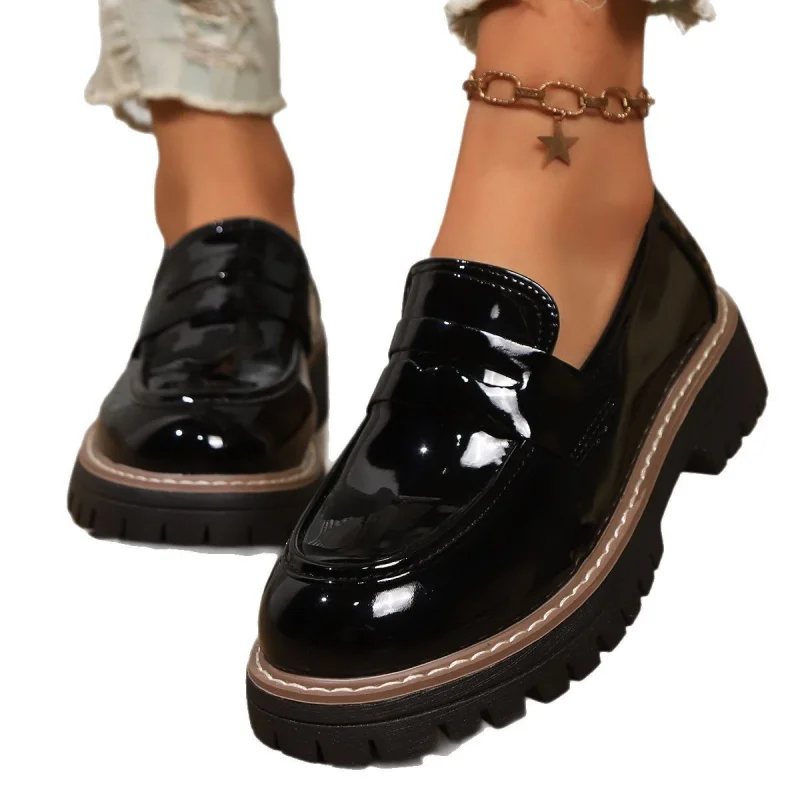 حذاء بدون كعب جديد لخريف 2025 مقاس كبير حذاء فردي على الموضة الأوروبية والأمريكية للنساء