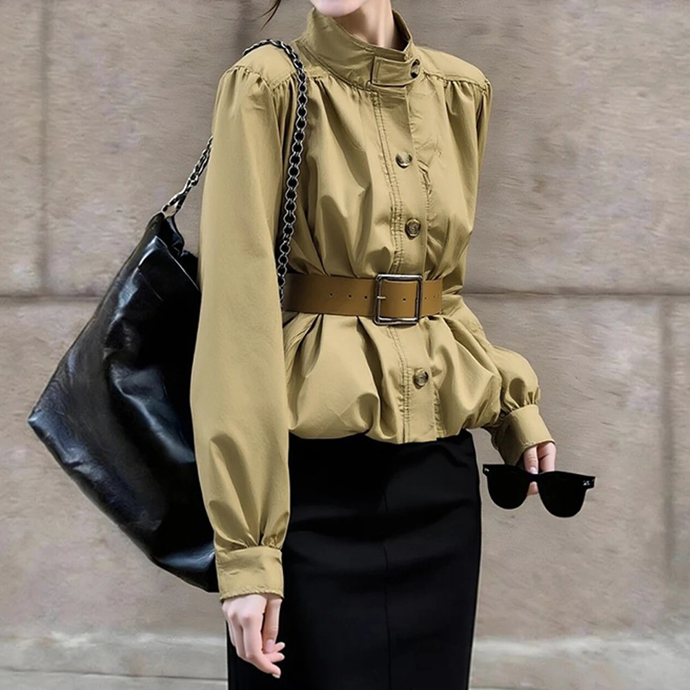 Khaki coat 2026 new model, popular this year, Korean style is beautiful and good-looking, high-end waist pinch top women