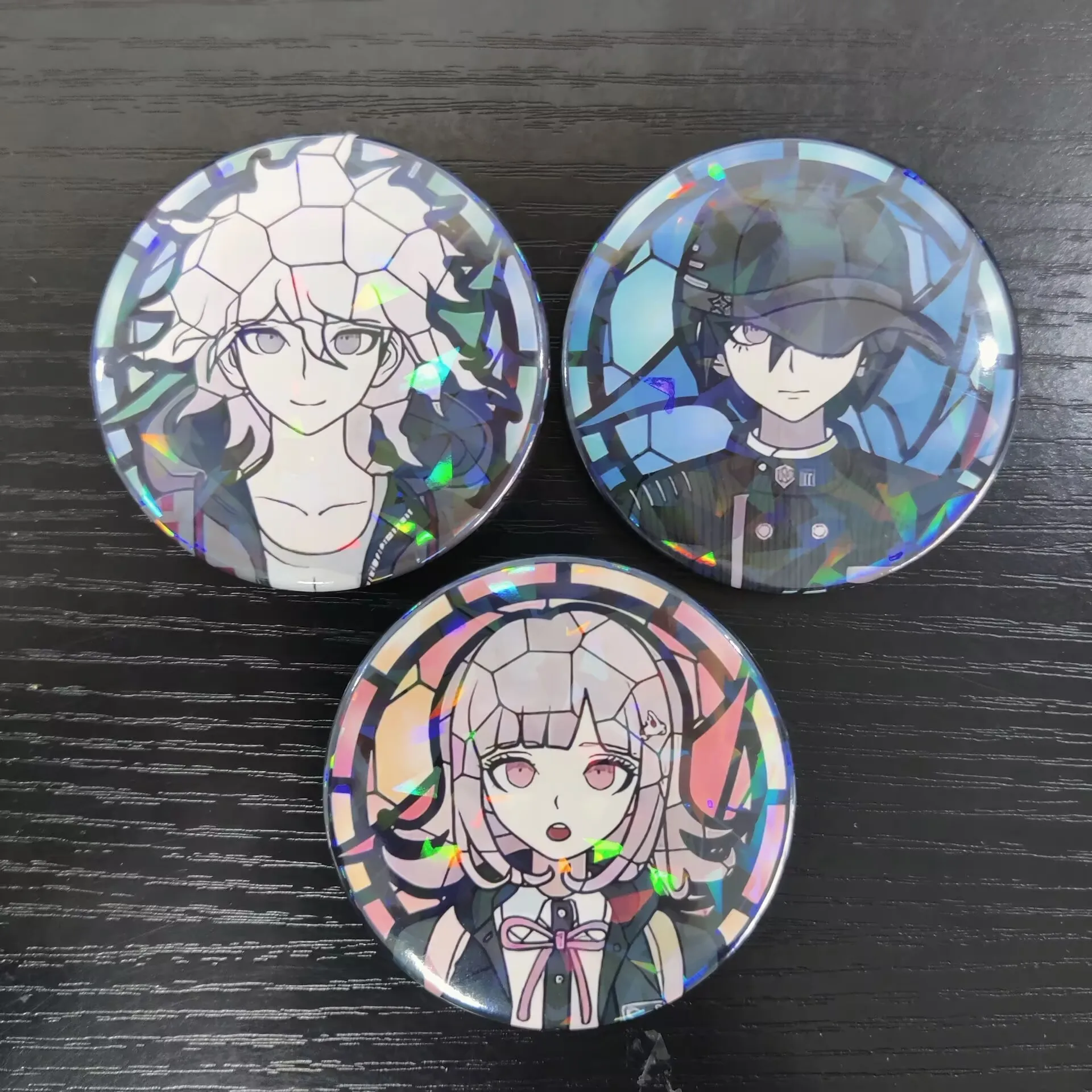Металлический лазерный значок Danganronpa Game Anime Figure: Комаэда Нагито, Танака Гандаму, Кокичи Ома. Изысканные значки для фанатов. Рождественский подарок.