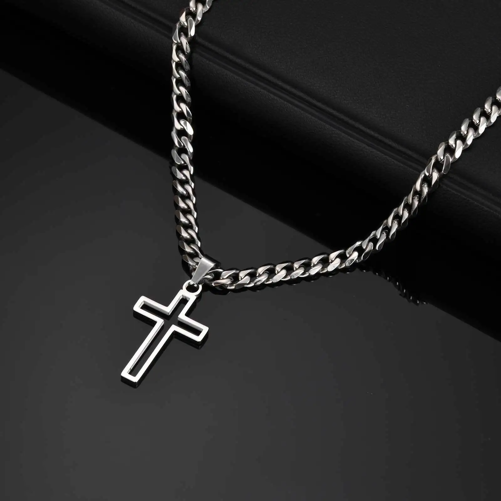 Grundlegende Kreuz-Halskette für Männer und Jungen, wasserdichter, stahlfreier, hohler Kreuz-Charm-Anhänger, einfacher Gebetsschmuck – Detail 5