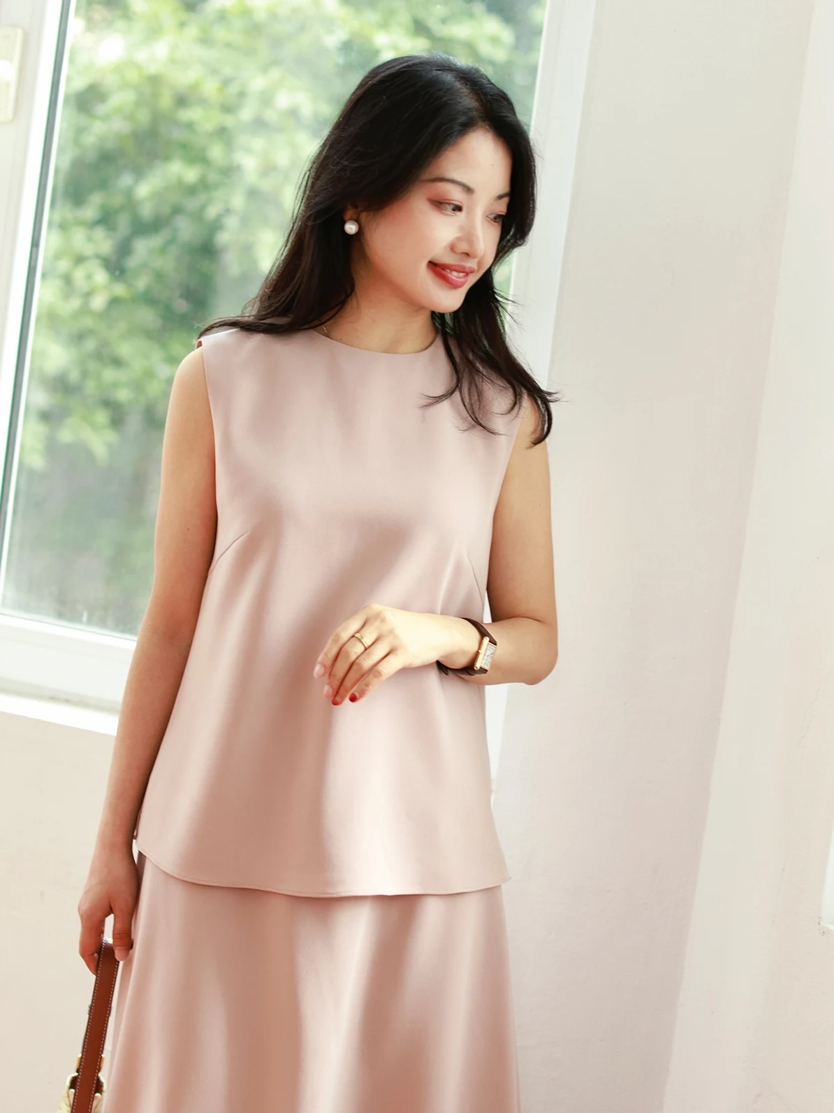 

Женский жилет из ацетата Superb Color Peak: высококачественный, приталенный, весенне-летний, новый топ оригинального дизайна, однотонный, LAORA