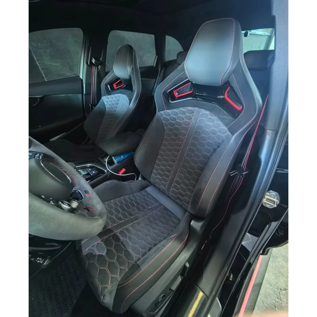 Customized Designed Adjustable Universal Black Sport Carbon Fiber Racing Car Bucket Chair Seat Made in China