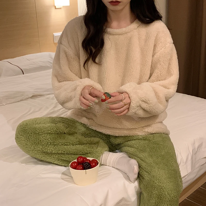 Winter thickened plush coral velvet pajamas women plus velvet simple round neck loose large size pullover home service suit