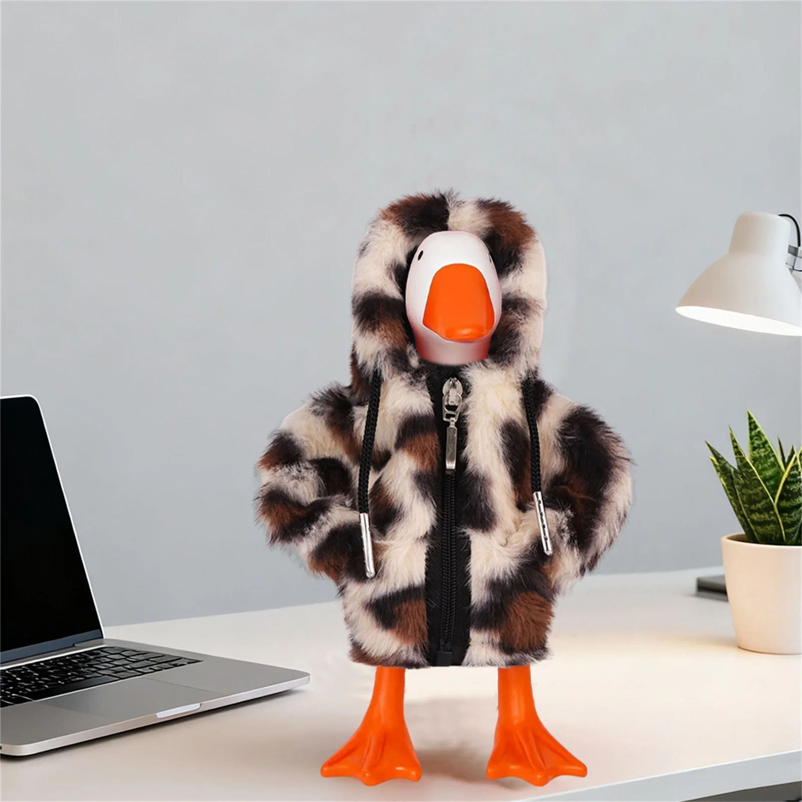 Weihnachten Winter Plüsch Kleidung Puppen sehen echt aus Tischplatte Gans Hoodie Kleidung Tischplatte Gans Statue Reißverschluss Leopardenmuster Bekleidung