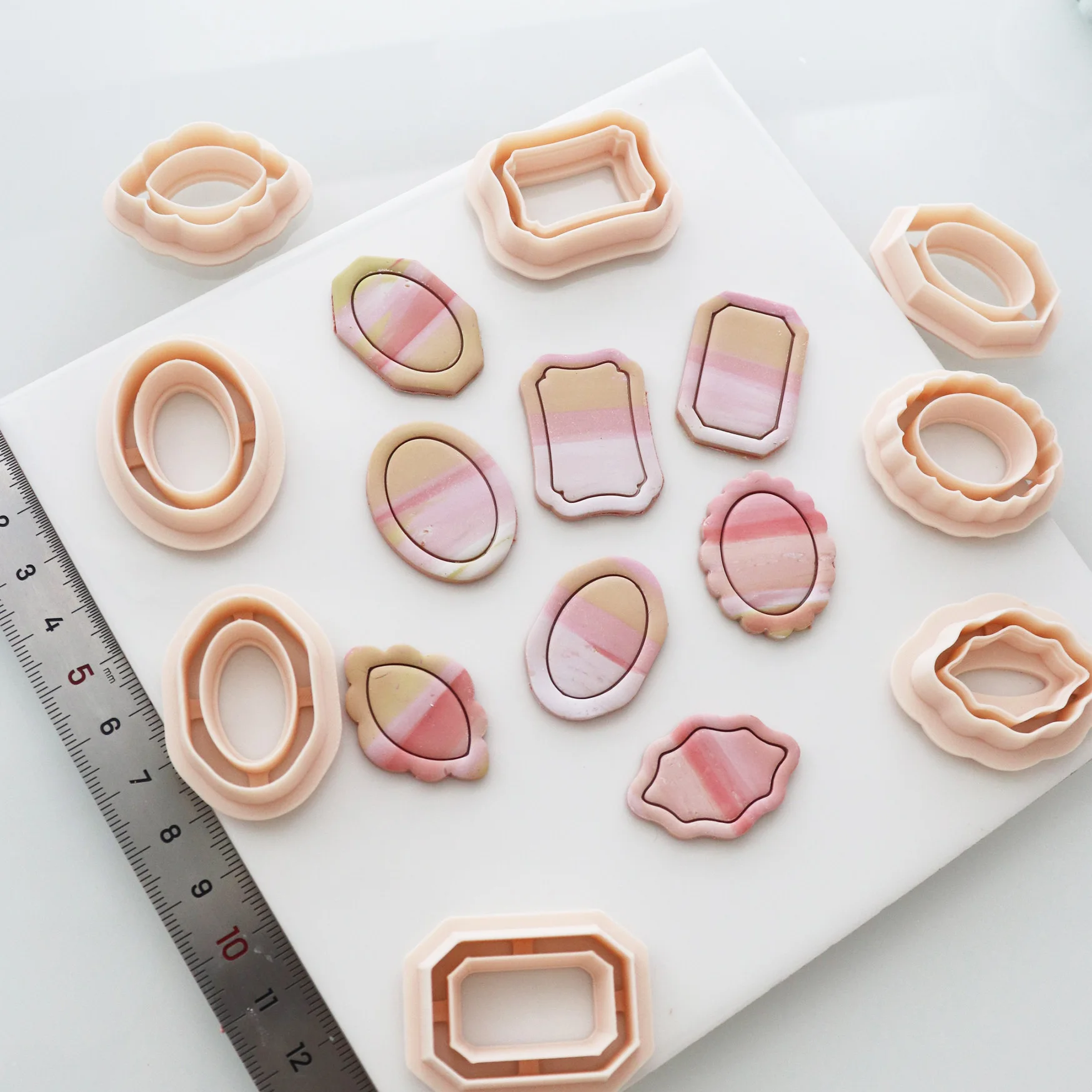 

Базовая геометрическая рамка, двухслойная кайма, серьги, ожерелье, брошь, форма для резки, резак для полимерной глины, 8 шт.