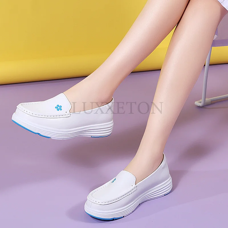 Summer New All Match Female Nurse Shoes Shallow Mouth Breathable Non Slip Soft Sole Non Tiring Feet Medical Work Shoes