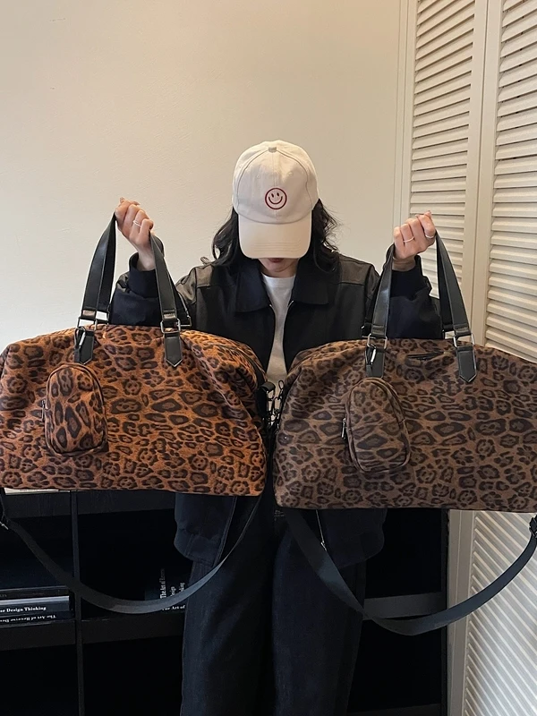 大容量フィットネスバッグユニセックストラベルトートシングルショルダーハンドヘルドタイガーストライプバッグファッショナブルで多用途なウェットとドライの分離機能付き