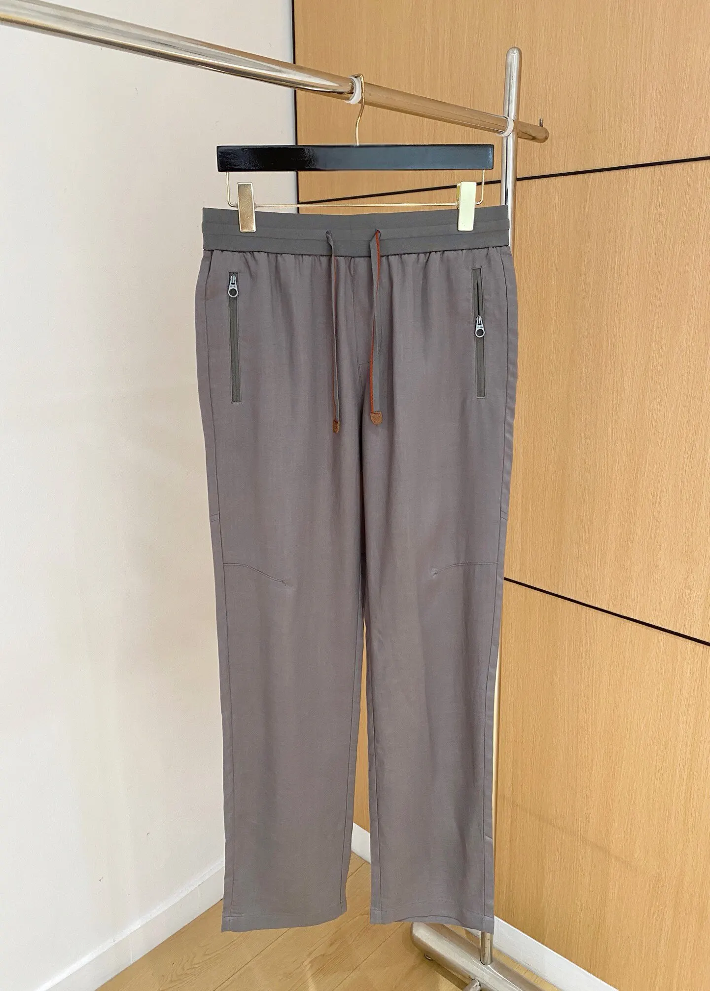 

Итальянские брюки в стиле old money из льняной ткани, коллекция 26SS, с эластичным поясом и завязками, прямого кроя, для делового повседневного стиля.