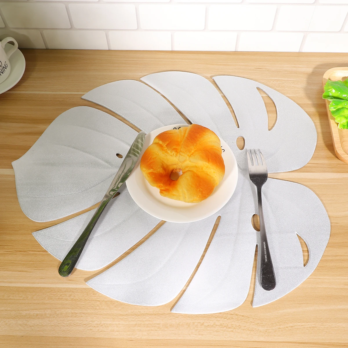 

2 Pcs Leaf Shaped Turtle Leaf Bowl Pad EVA Placemat Waterproof Oil Proof Dinner Mats Tea Cup Mat Plant Design Table Decor