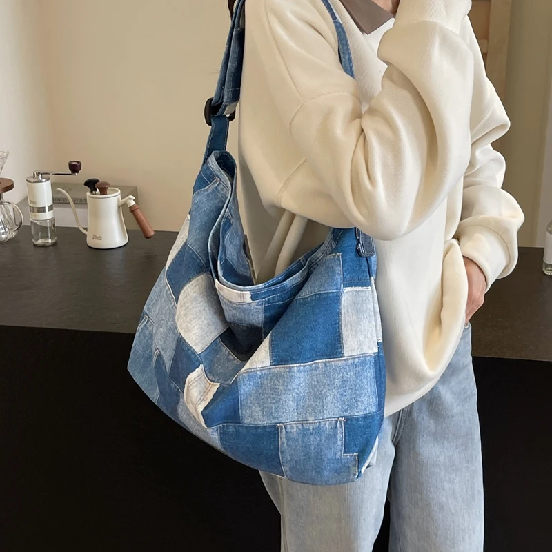 A denim style plaid fabric material casual shoulder bag, can be crossbody, large capacity, fashion casual popular