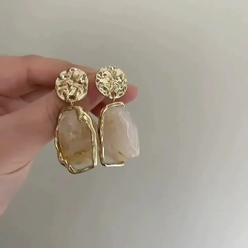 New Vintage Gold Color Small Drop Earrings Fashion Zircon Square Irregularity Resin Stud Earrings for Women Jewelry Gifts
