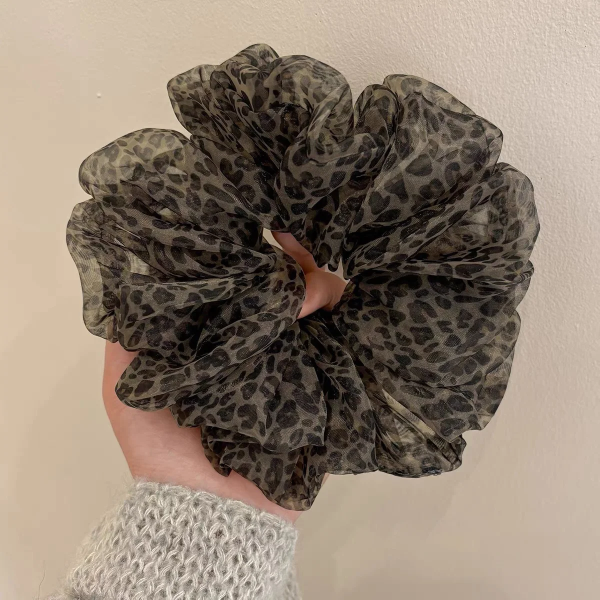 

Chic Organza Leopard Print Scrunchie Premium-Look Ponytail Holder Sweet Cool Girls Ladies Outfit Hair Accessories Gift for Women
