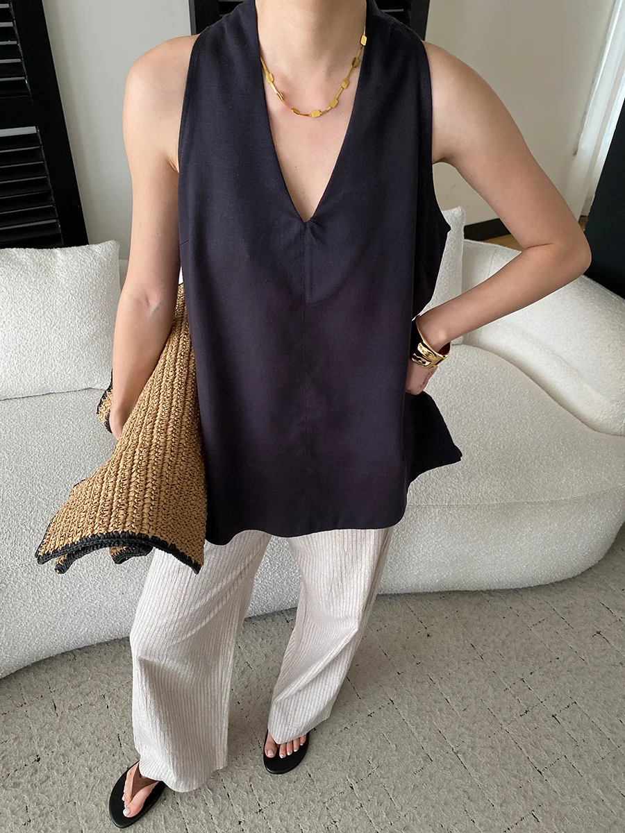 Sommerliche Damen-Weste in unifarbenem Design mit V-Ausschnitt und lockerem Schnitt ohne Ärmel. – Detail 33