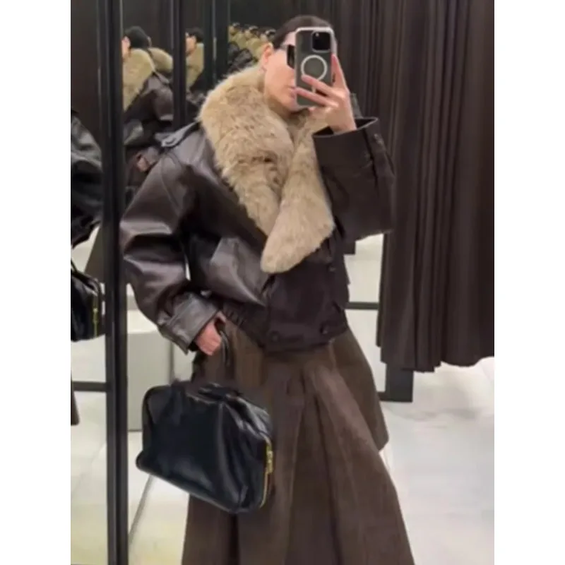 เสื้อแจ็คเก็ตหนังผู้หญิง ปกขนเฟอร์เทียมสีน้ำตาล ดีไซน์โอเวอร์ไซส์ แขนยาว แฟชั่นหรูหรา สไตล์บอมเบอร์  ใส่ได้หลากหลายโอกาส