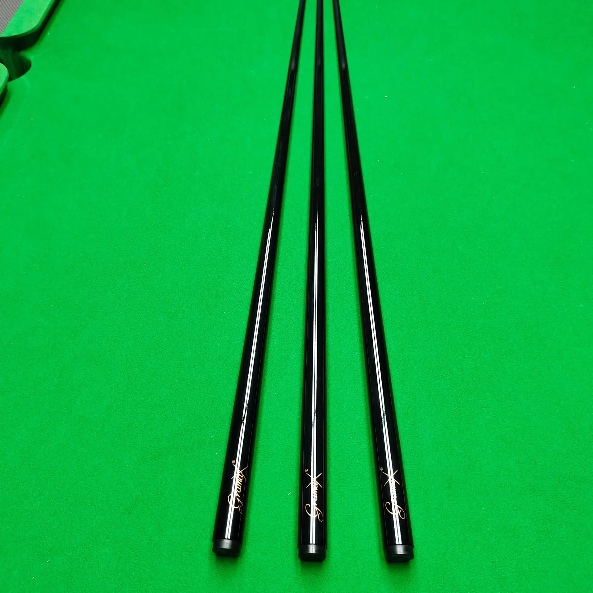 Carbon fiber hard rubber wood billiard cue middle eight snooker carbon head outer diameter 10.5mm spot