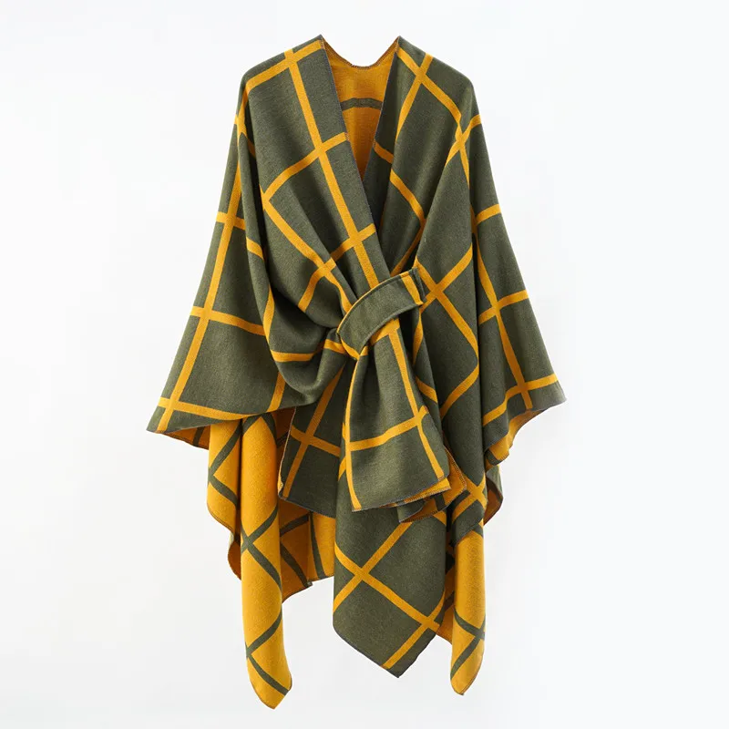 A woman\'s blouse shawl outside a knitted thickened fashion women travel thickened warmth