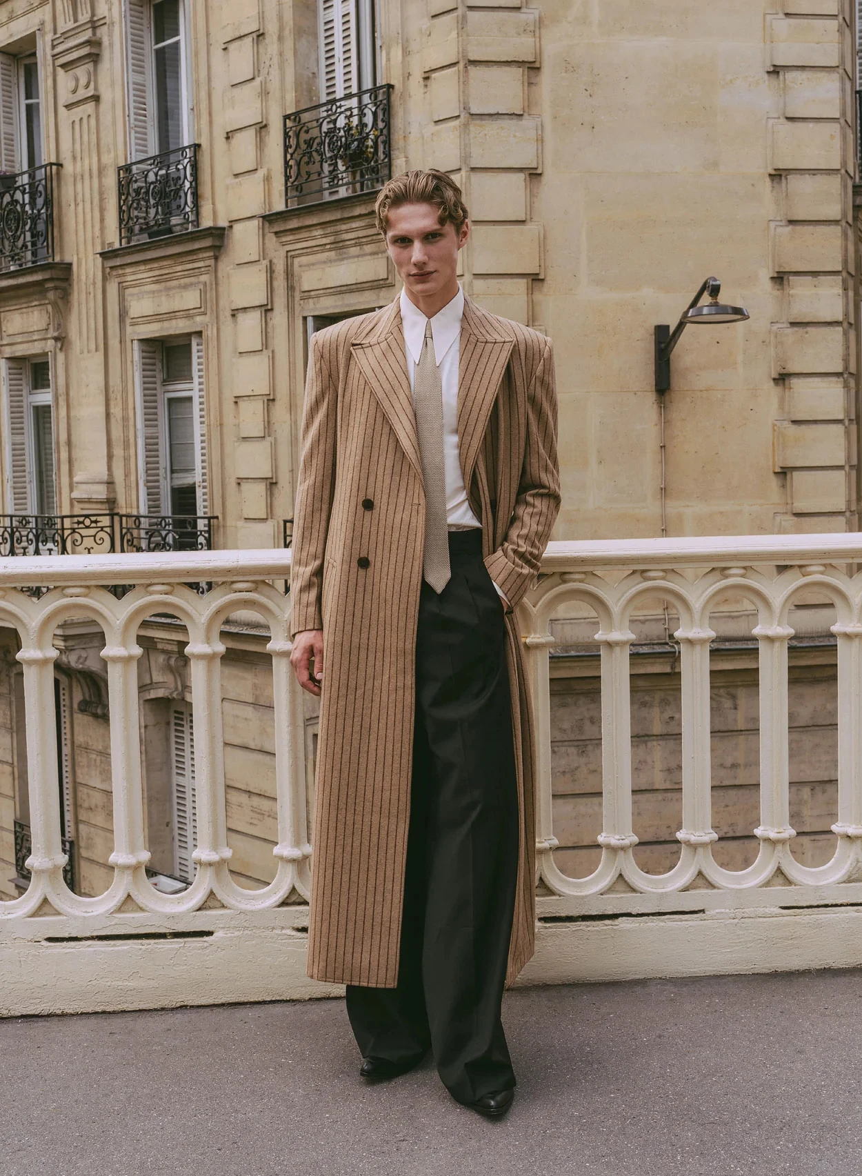 ストライプ柄メンズオーバーコート、ウェディングスーツ、ノッチドラペル、長袖、ダブルブレスト、アウトドア、プロム、様々なシーン、保温性、通勤、カスタムメイド