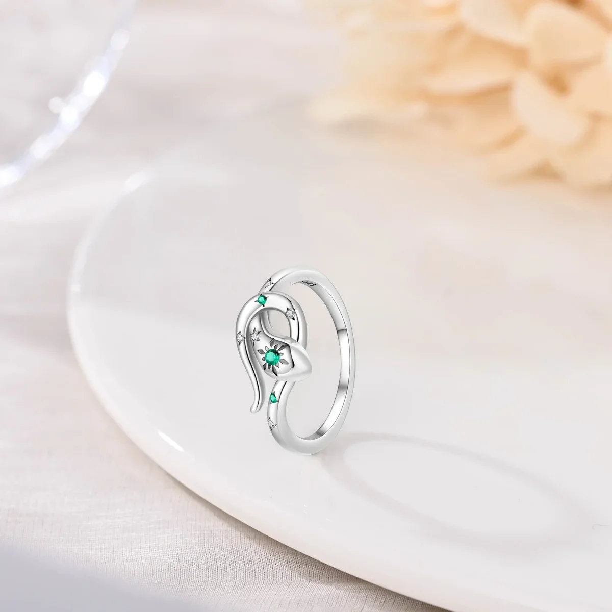 Real Silver S925 Shiny Green Zircon Simple Snake Shaped 925 Ring for Women Exquisite Party Fine Jewelry Gift Daily Matching