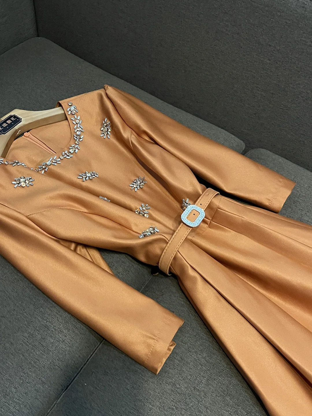 الرجعية ألف خط الدكتور Ele جولة Ne الماس Embellied Sve عالية الخصر التخسيس ميدي تنورة Ci تخفيف زر مزدوج #3