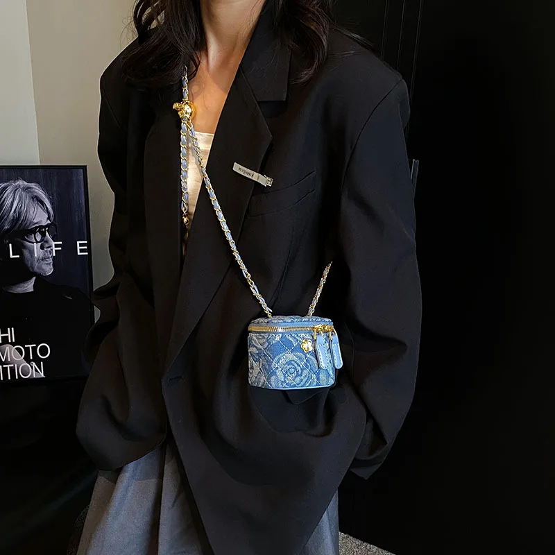Lingge Chain Mini Shoulder Bag Women's Chain Handbag Retro Commuting Decoration Lipstick Crossbody Bag Dinner Bag Purse