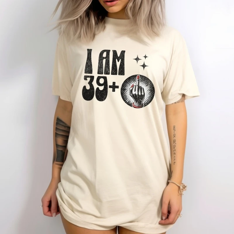 39 Plus One Middle Finger 40th Birthday for Woman Tshirt Funny Gift I Am 39+ Tee Unhinged Printed T-shirt Tops Short-sleev